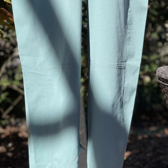 LULULEMON VENTLIGHT ZIPPERED JUMPSUIT (12) BLUE - Picture 4 of 10